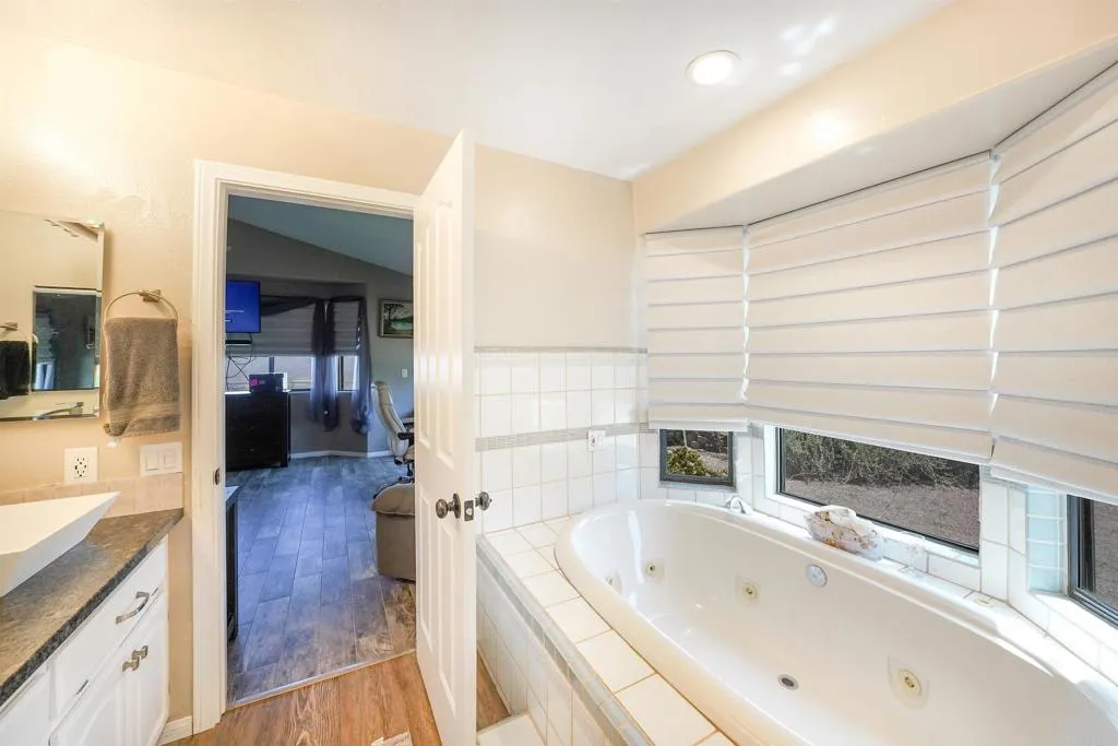 https://cdn.realtyfeed.com/cdn/127/306793382/0df2751e31de4ca4514869a5805dfd93.webp