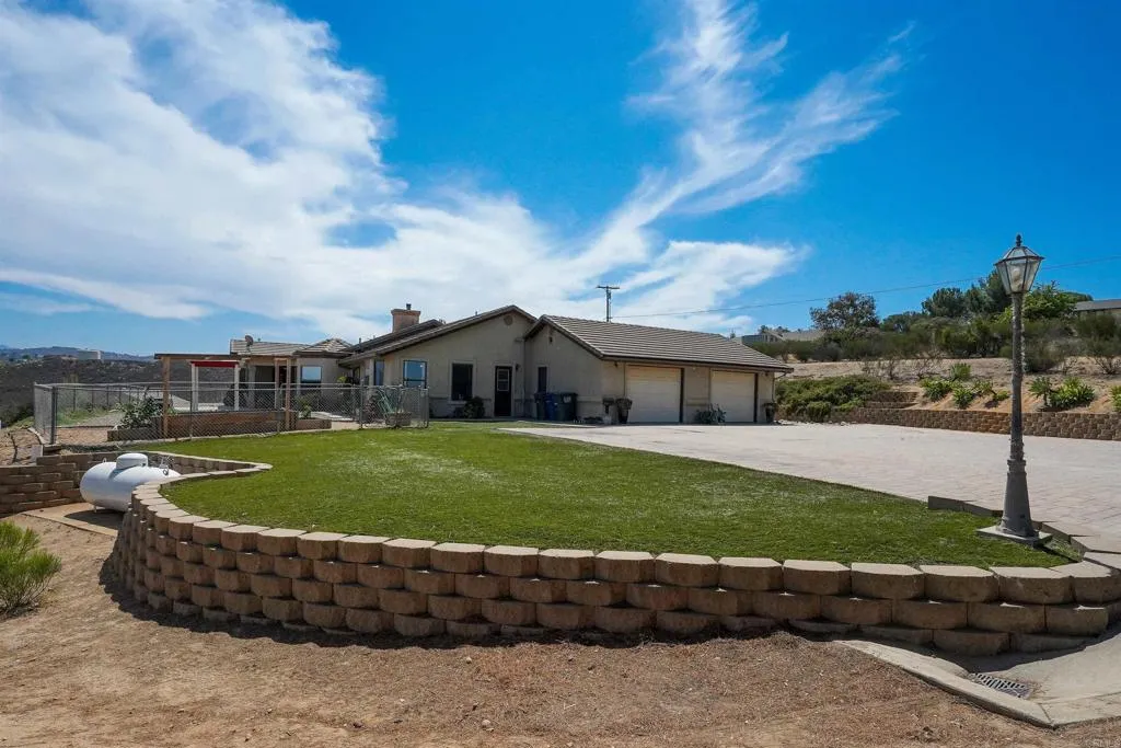 https://cdn.realtyfeed.com/cdn/127/306793382/10a3111062871cc7bd503eb40e6bcc2d.webp