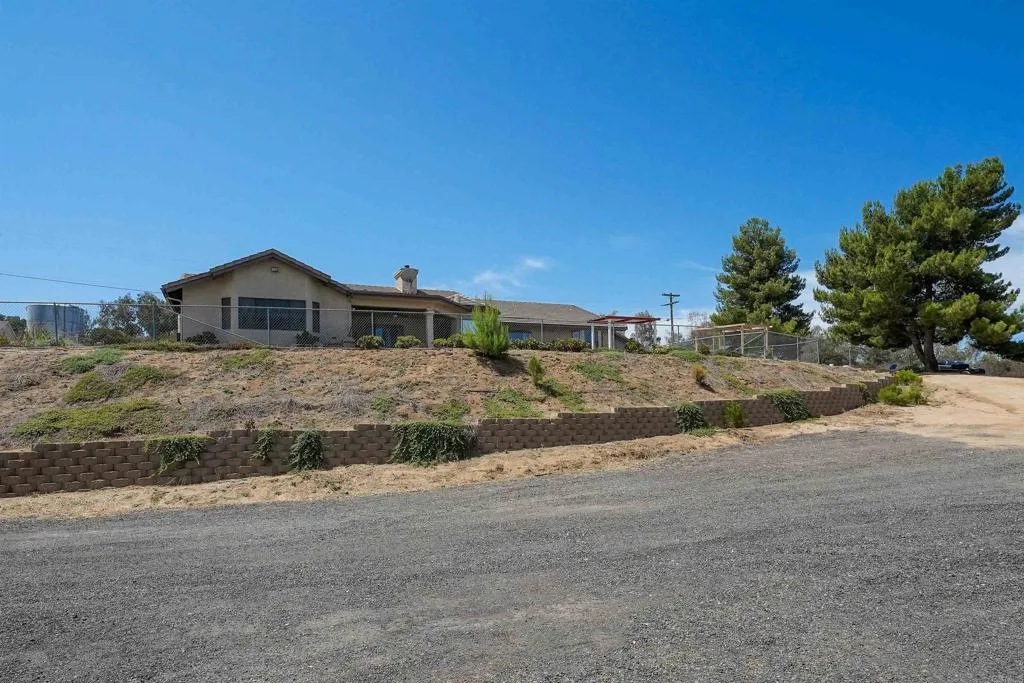 https://cdn.realtyfeed.com/cdn/127/306793382/4b703a06ec62b9d11cd89c7357263e75.webp