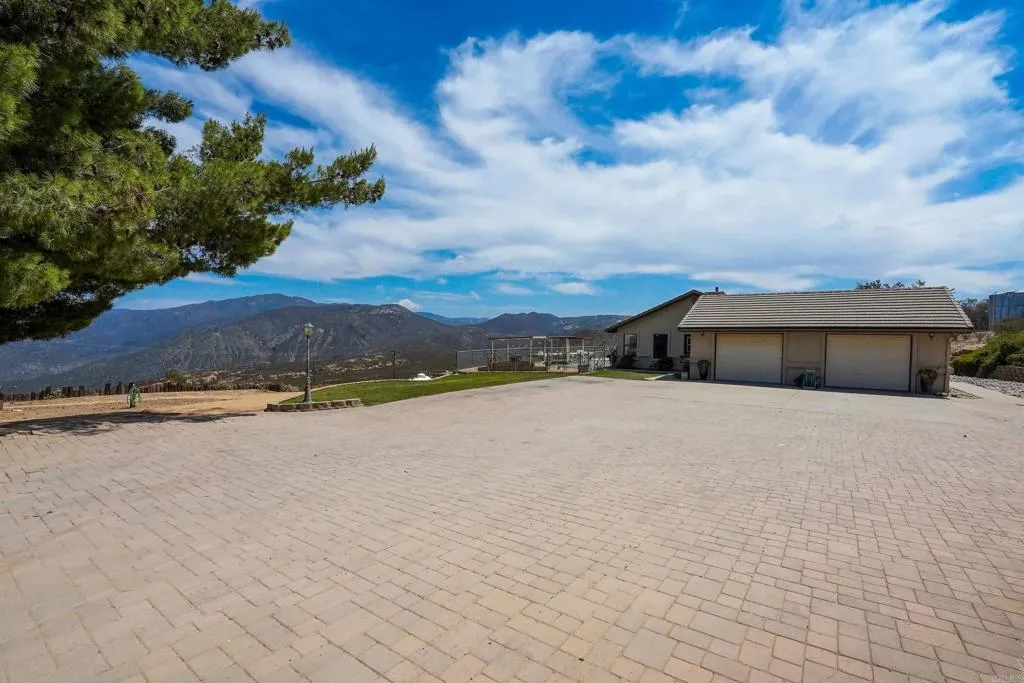 https://cdn.realtyfeed.com/cdn/127/306793382/4e547bc29381f7610a6427f2e01f6d52.webp