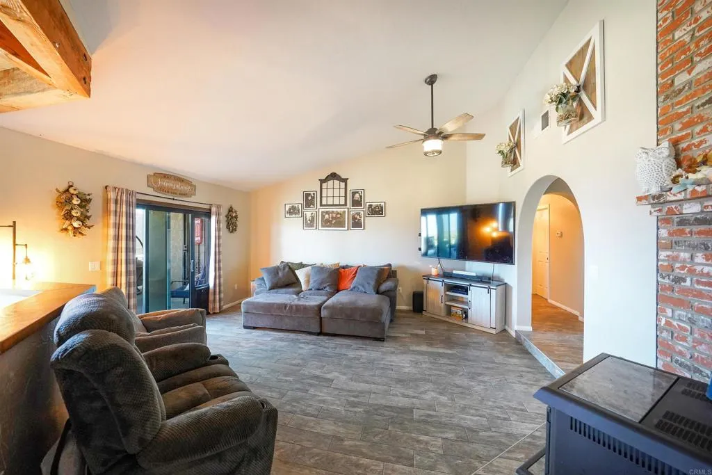 https://cdn.realtyfeed.com/cdn/127/306793382/6363f5de6276edf4b8e5b9f523851612.webp