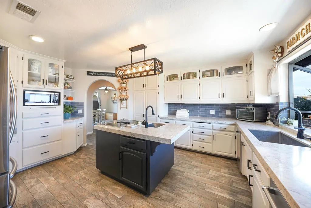 https://cdn.realtyfeed.com/cdn/127/306793382/84963e106870c4385cb9a051b39f5e98.webp
