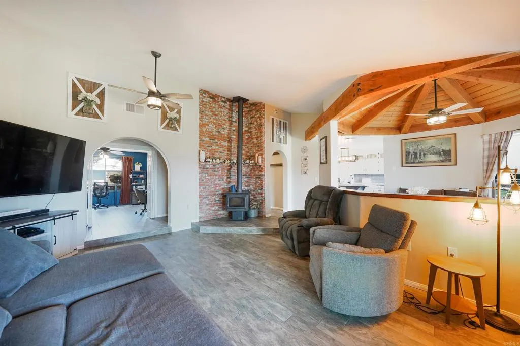 https://cdn.realtyfeed.com/cdn/127/306793382/994c0ccd9c8f5d67588352c944056ca7.webp