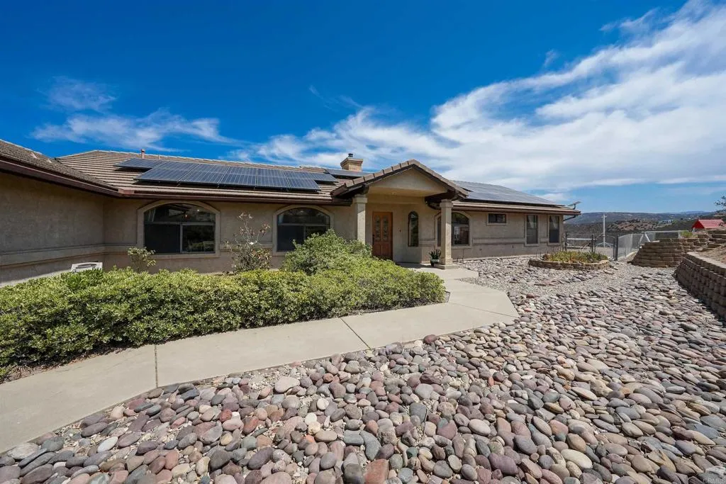 https://cdn.realtyfeed.com/cdn/127/306793382/9c95af6fa23110ff282215147c6947aa.webp