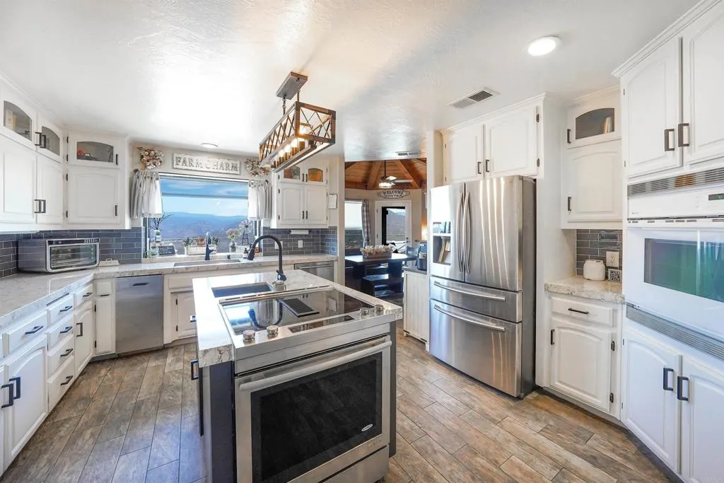 https://cdn.realtyfeed.com/cdn/127/306793382/d99f01c60e5a9d30a31eb7f3a3817d50.webp