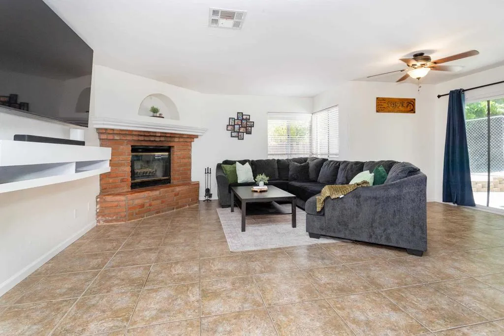 https://cdn.realtyfeed.com/cdn/127/306793521/7c601ec5533a0c8ed591e3b3db63b4e6.webp