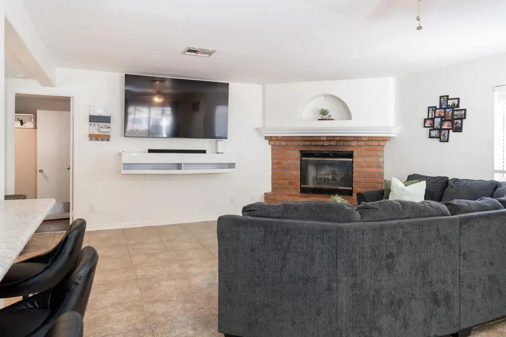 https://cdn.realtyfeed.com/cdn/127/306793521/d196172e14f61202961156fd99e7520c.webp