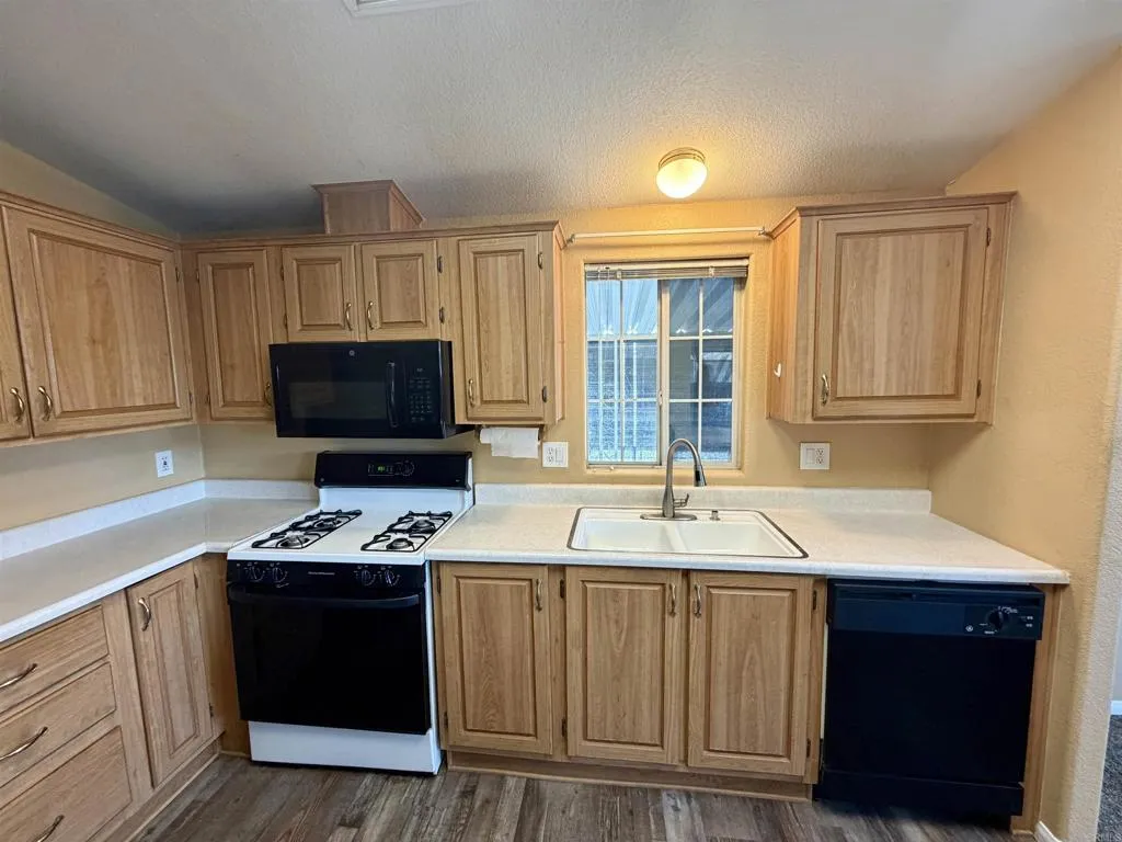 https://cdn.realtyfeed.com/cdn/127/306793553/0c24b57819f2997a52891cac7e4f6bf1.webp