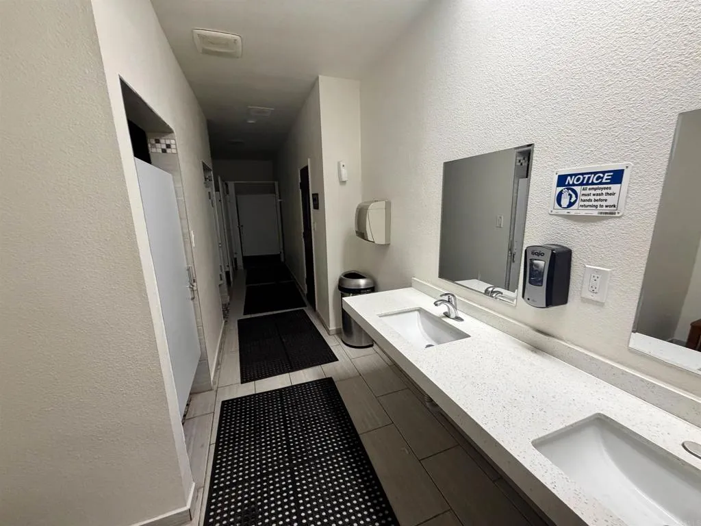https://cdn.realtyfeed.com/cdn/127/306793553/72340284a8da0822dad873995df6cb71.webp