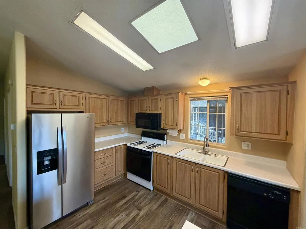https://cdn.realtyfeed.com/cdn/127/306793553/cbde3697d53bebad23f62e2b7637d49d.webp