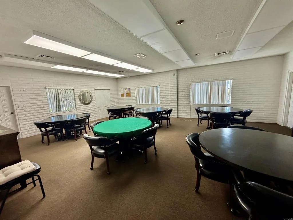 https://cdn.realtyfeed.com/cdn/127/306793553/da3e09ffc1bb3aae244fa3246454eb34.webp