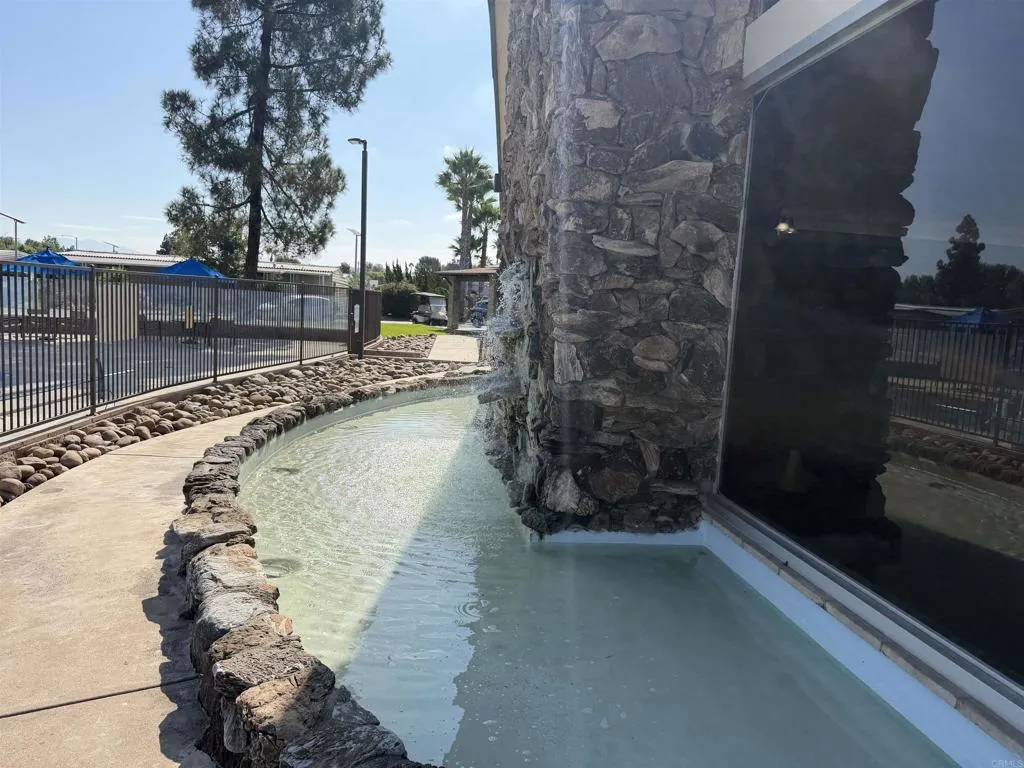 https://cdn.realtyfeed.com/cdn/127/306793553/f2288d8af048f56e2772756bfd906b37.webp
