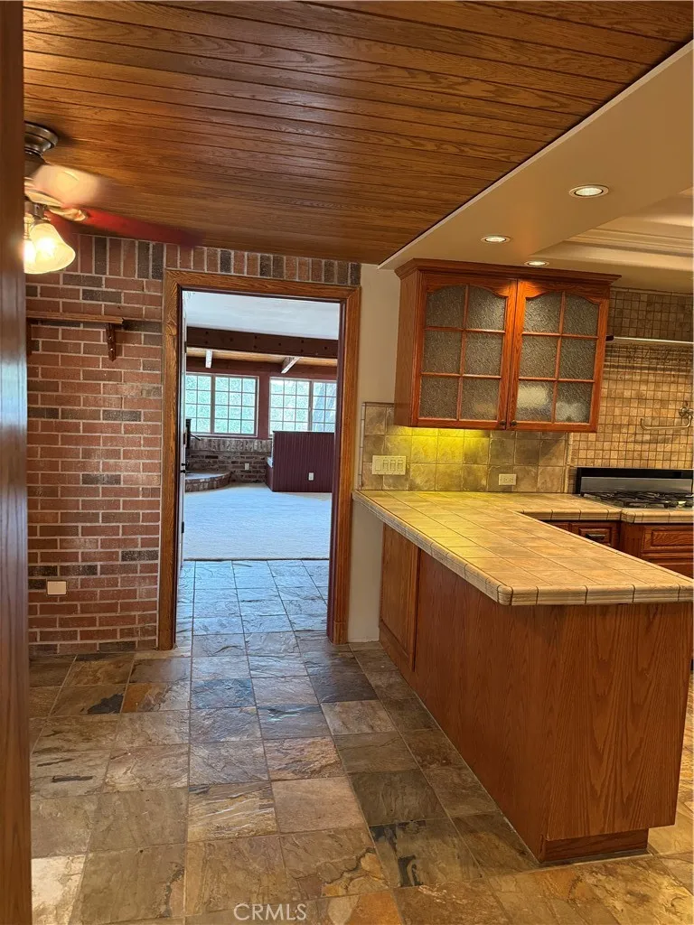 https://cdn.realtyfeed.com/cdn/127/306793575/508d79bbc25a8db706e782a37ef2c8f2.webp
