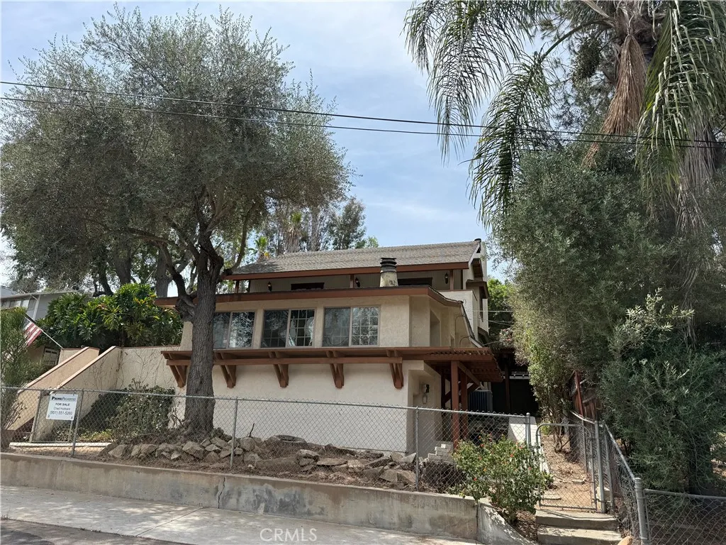 https://cdn.realtyfeed.com/cdn/127/306793575/864d81deec29d80c0b260bd93bd8aab0.webp