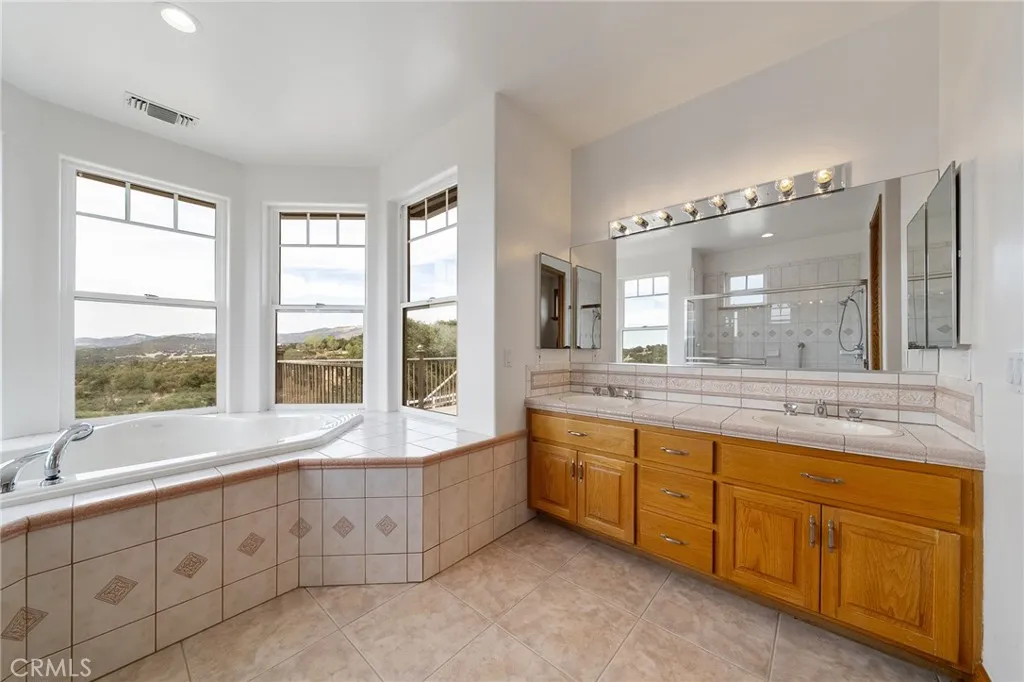 https://cdn.realtyfeed.com/cdn/127/306793584/137d4440fab707cf041817e2714226f4.webp