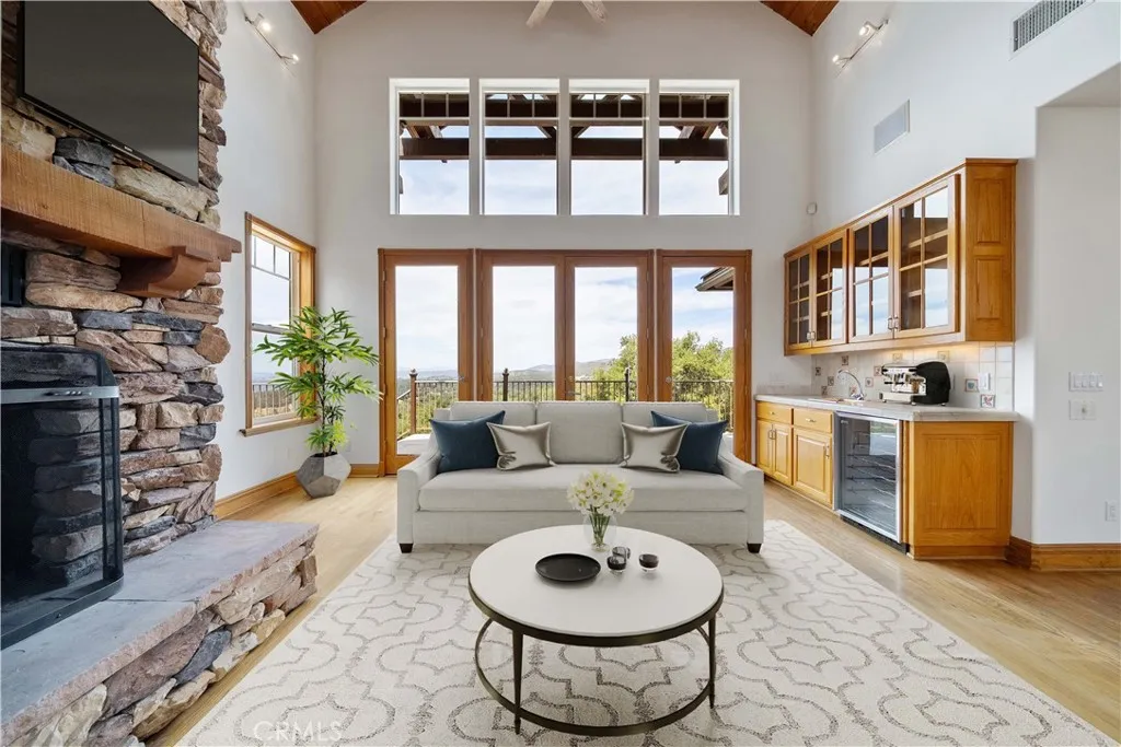 https://cdn.realtyfeed.com/cdn/127/306793584/80217a0a3b517834bff58b1593f5e075.webp