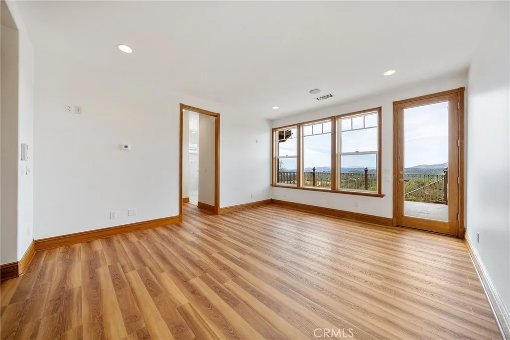 https://cdn.realtyfeed.com/cdn/127/306793584/9ee85b2db88031ab2fe8cae6941f0c04.webp