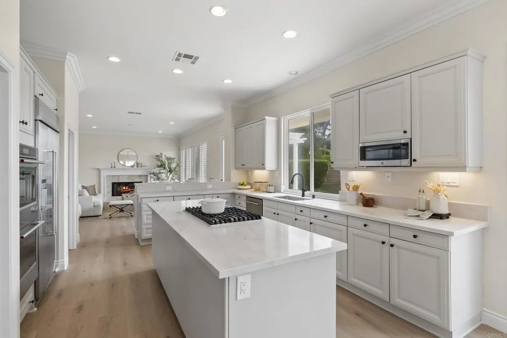 https://cdn.realtyfeed.com/cdn/127/306793658/fe63a45b83053e54785ac8ea47c05194.webp