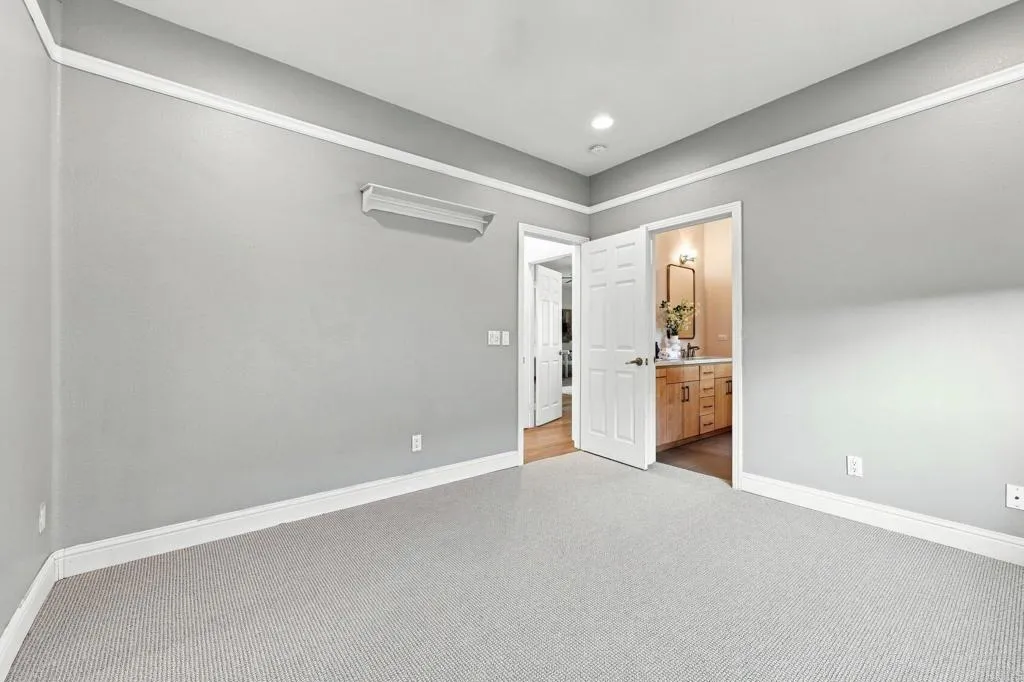 https://cdn.realtyfeed.com/cdn/127/306793713/2c937c581c5520ea4a1105b8e2258cf0.webp