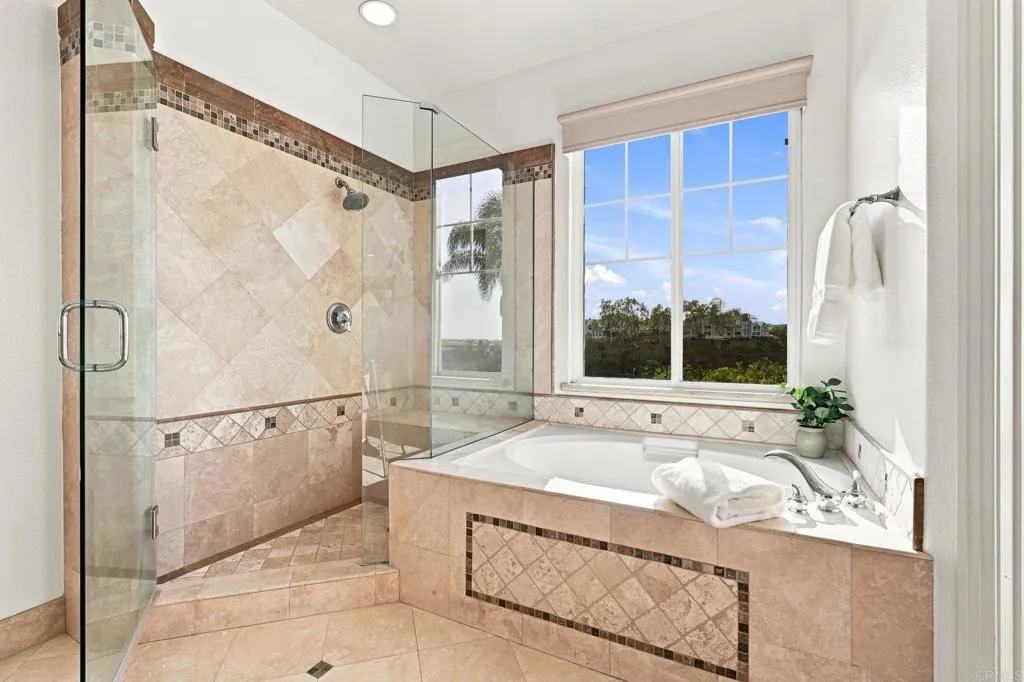https://cdn.realtyfeed.com/cdn/127/306793713/c4f2b3b50d3a284ed14632e076aed7f4.webp