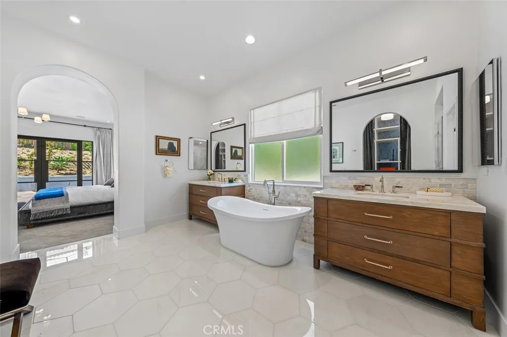 https://cdn.realtyfeed.com/cdn/127/306793897/8d2ba80c28abd59912906fb4072b7425.webp