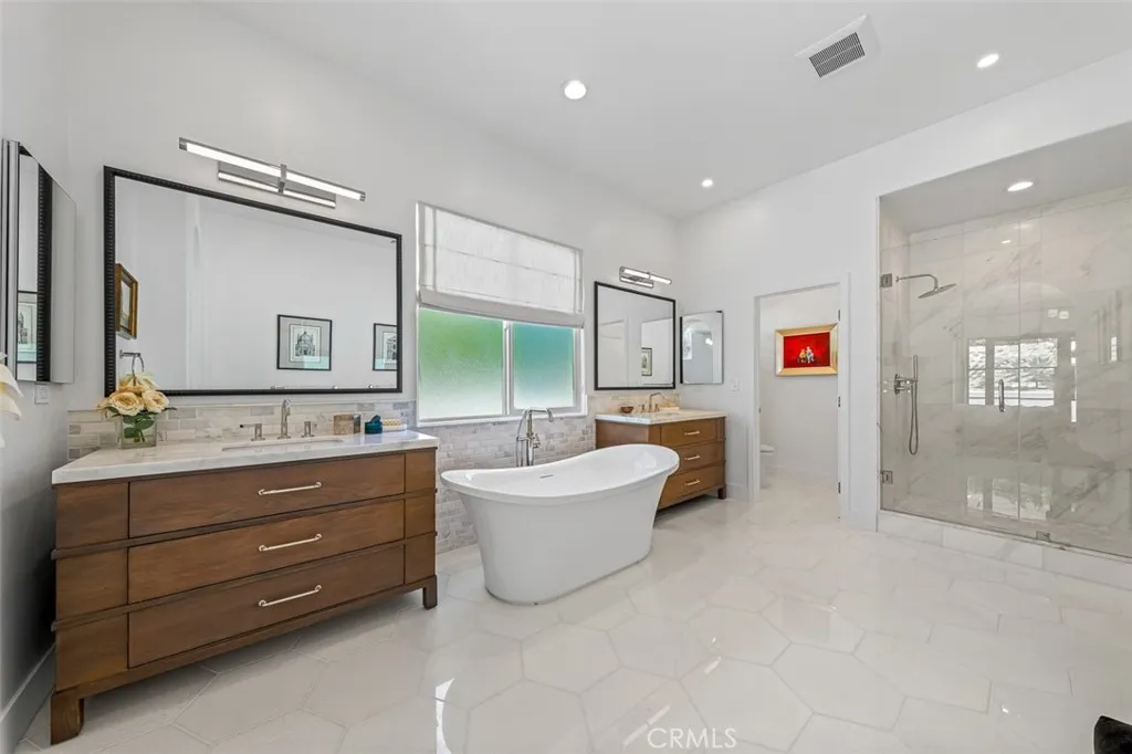 https://cdn.realtyfeed.com/cdn/127/306793897/a35c10bd0e2cd164f988ed4068b9a655.webp