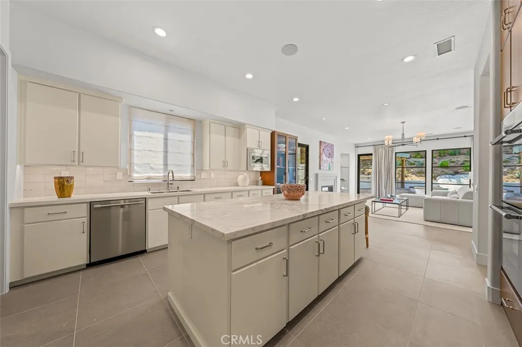 https://cdn.realtyfeed.com/cdn/127/306793897/d46932c1ab4f5ccc0c3ab395e493b01d.webp