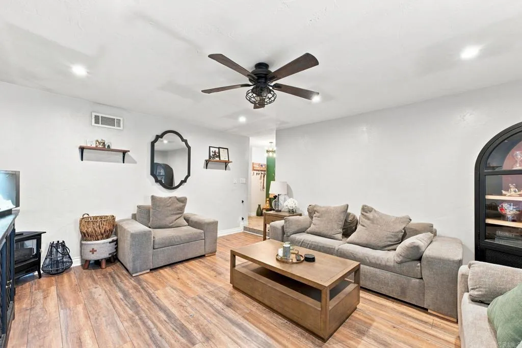 https://cdn.realtyfeed.com/cdn/127/306793985/2d4a1f27e8857beef639025dcb2792f0.webp