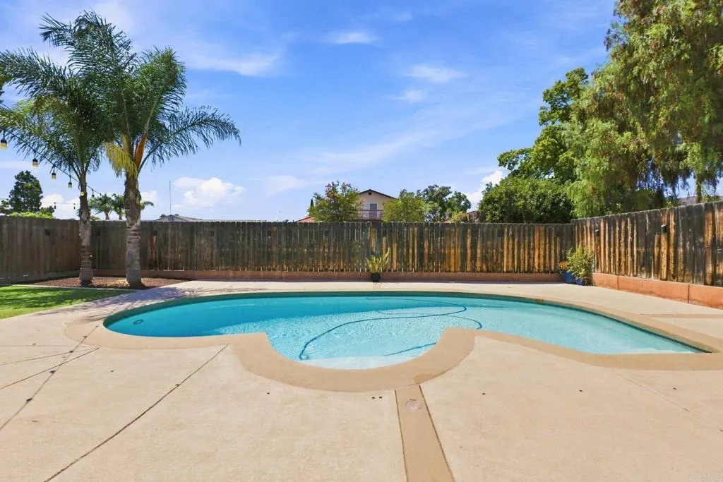 https://cdn.realtyfeed.com/cdn/127/306793985/accd704f639696ffd940e7cd115d49fb.webp