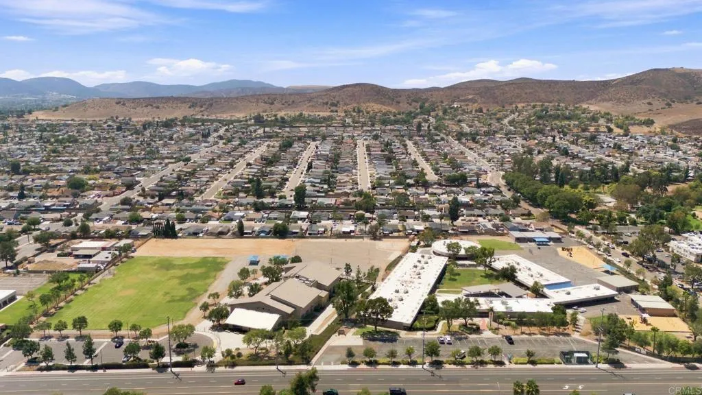 https://cdn.realtyfeed.com/cdn/127/306793985/f093e838fcabb0f00358979bbcc5953d.webp