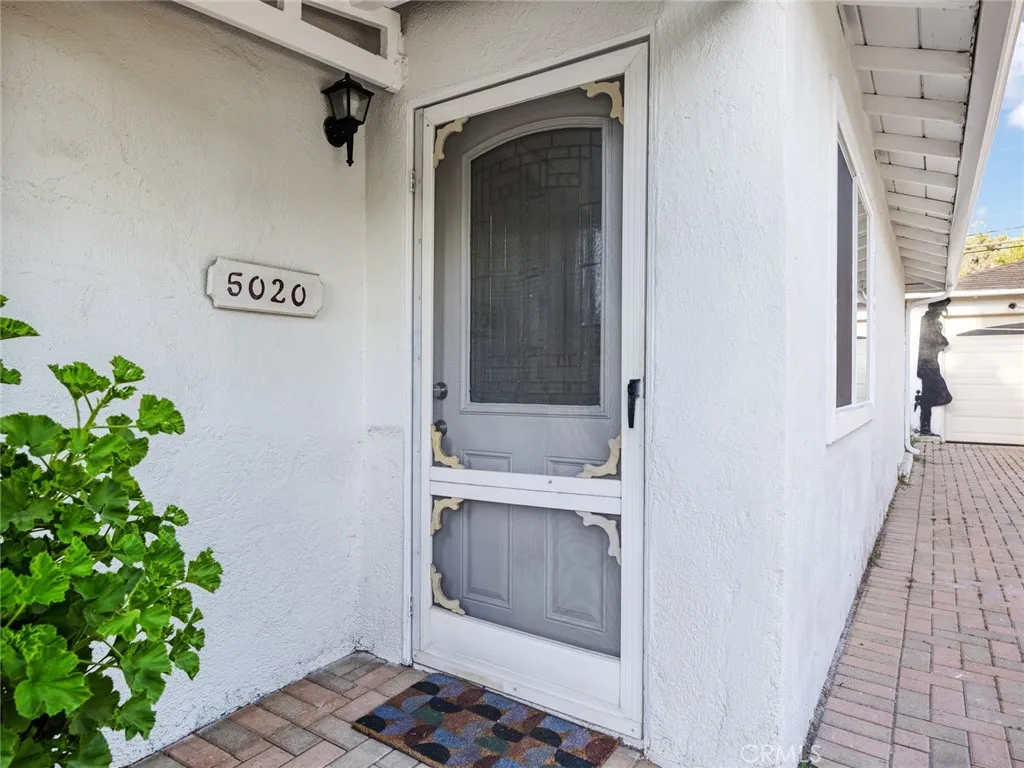 Woodland Hills, CA 91364