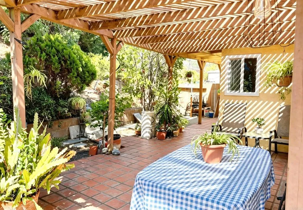 https://cdn.realtyfeed.com/cdn/127/306794157/bc36f81f2c11307fa9b5ddf6de5624b0.webp