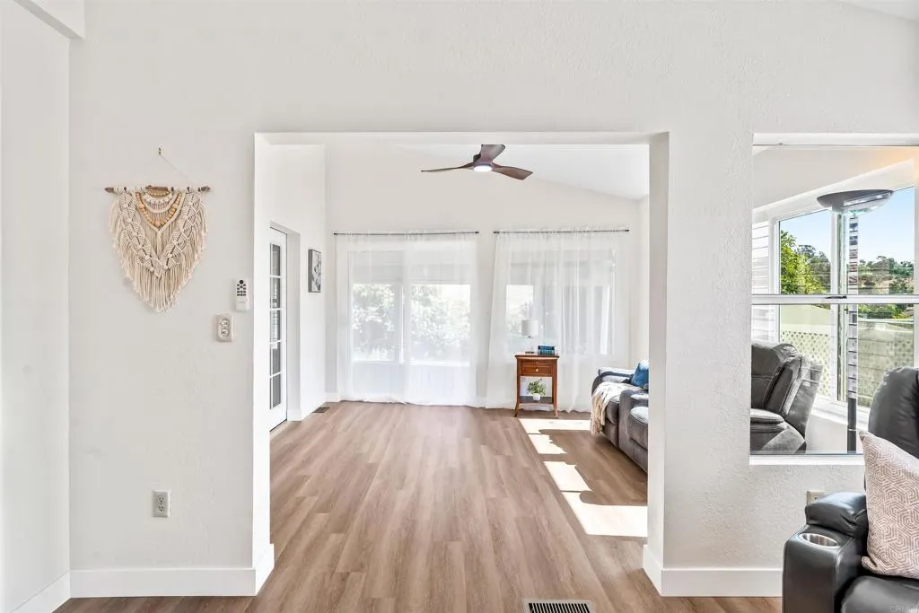 https://cdn.realtyfeed.com/cdn/127/306794197/cfece15c7e1dd7f34e19357dec494362.webp