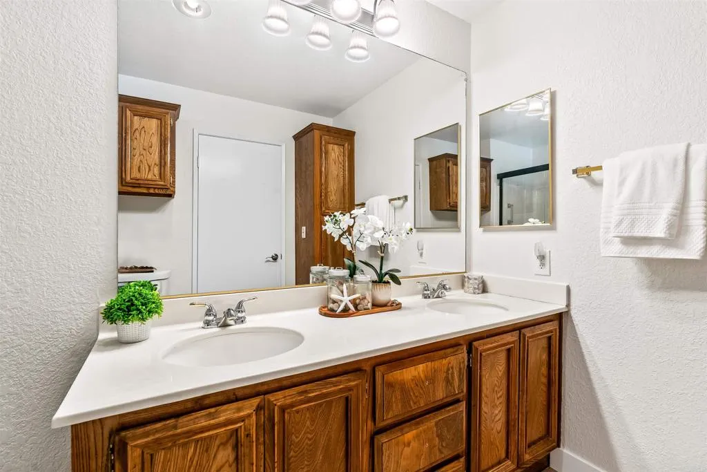 https://cdn.realtyfeed.com/cdn/127/306794197/e2d60972baf25fc7419d74a9c3861fc9.webp