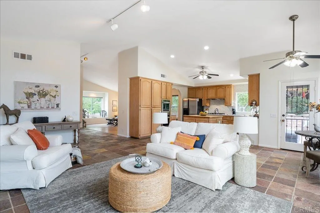 https://cdn.realtyfeed.com/cdn/127/306794199/3dfe3c94bfa86f2a3684642347654829.webp