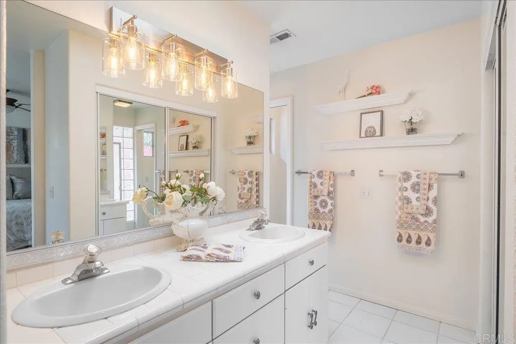 https://cdn.realtyfeed.com/cdn/127/306794199/8c0d8c84e8690d50e2eaba9df511a626.webp