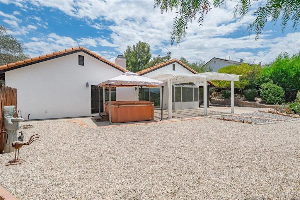 https://cdn.realtyfeed.com/cdn/127/306794199/e23a6cbbaa23ac37f0ed0cb4edd8d08e.webp