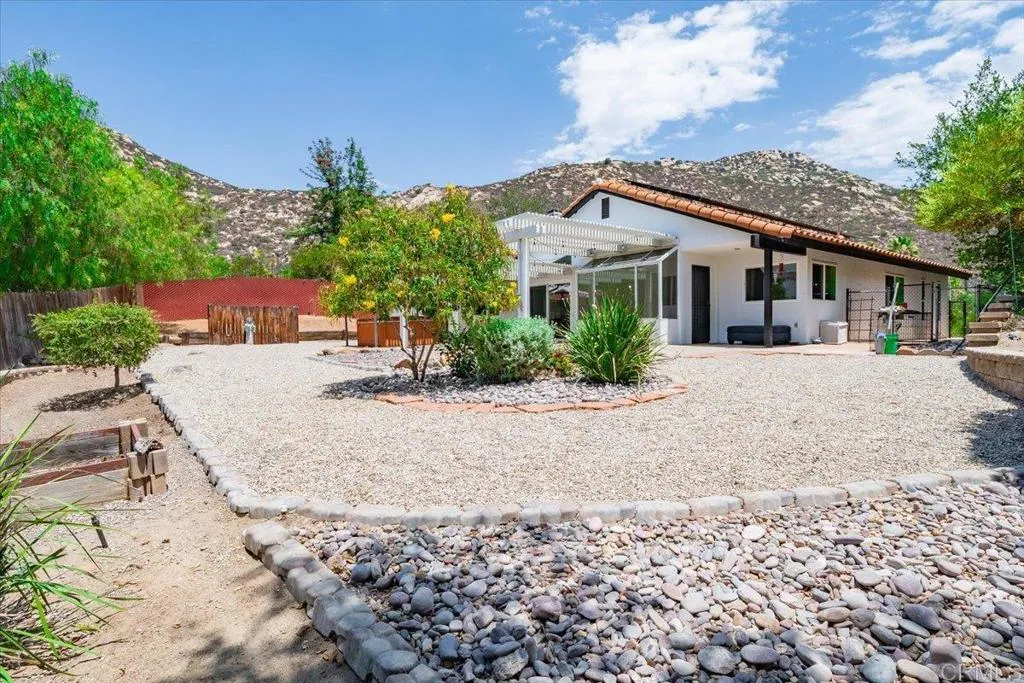 https://cdn.realtyfeed.com/cdn/127/306794199/ee7a5c834f52481cc33b67fc43754a17.webp