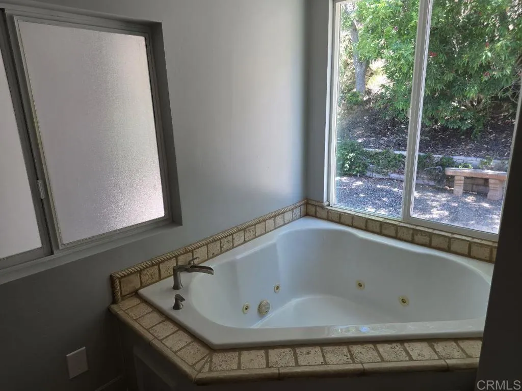 https://cdn.realtyfeed.com/cdn/127/306794449/0beb177ab65ab222c9262029a8ab8e93.webp
