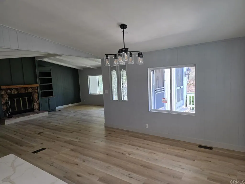 https://cdn.realtyfeed.com/cdn/127/306794449/4db09eceb2ca8267553e1488fb59df63.webp