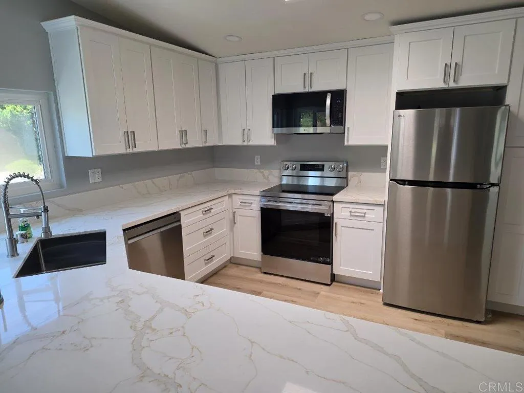 https://cdn.realtyfeed.com/cdn/127/306794449/64234462002fdfc3440e84ce843fe04c.webp