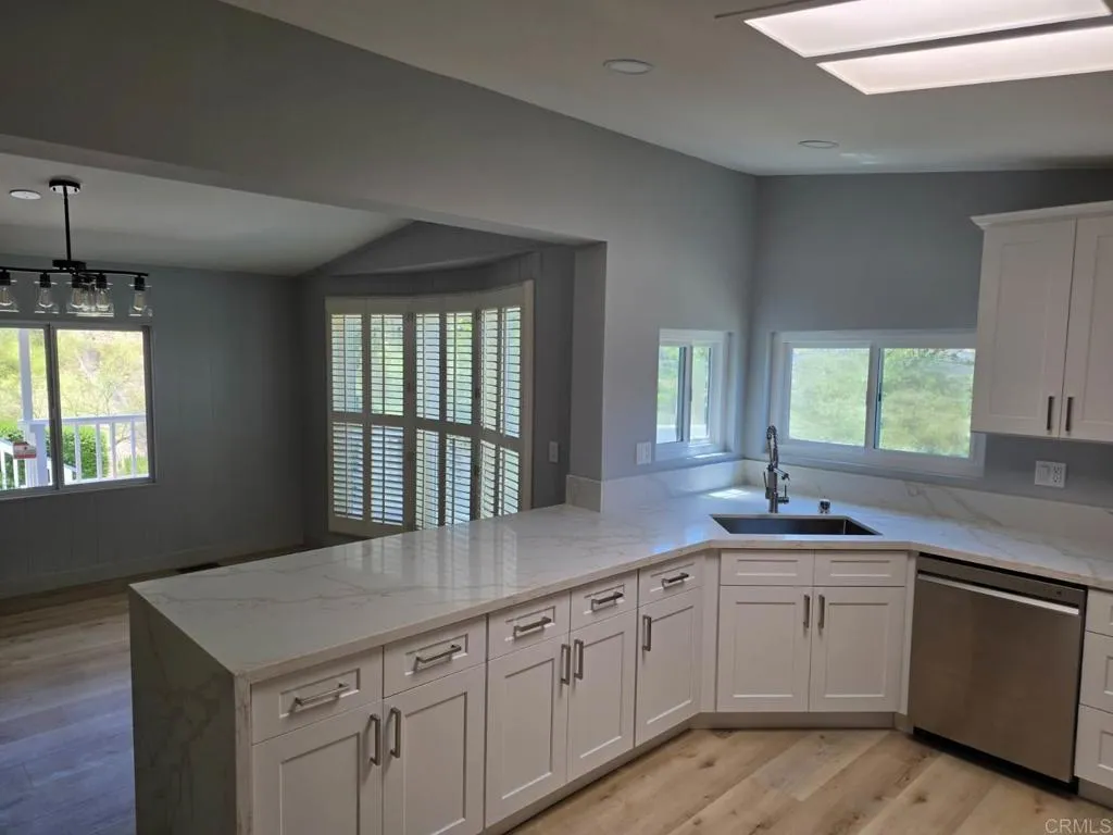 https://cdn.realtyfeed.com/cdn/127/306794449/e9efb1be82e6f48a9ba23f17f24f38db.webp