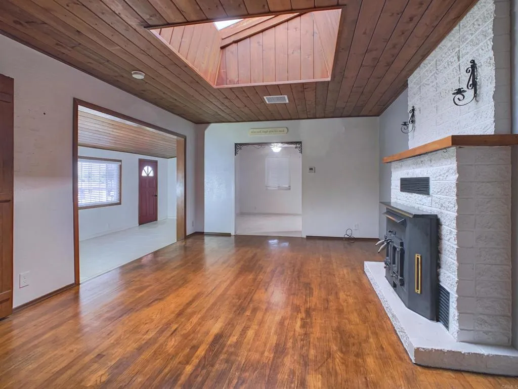 https://cdn.realtyfeed.com/cdn/127/306794494/1d6e0fb3369ba0459f2dc438c93dacf6.webp