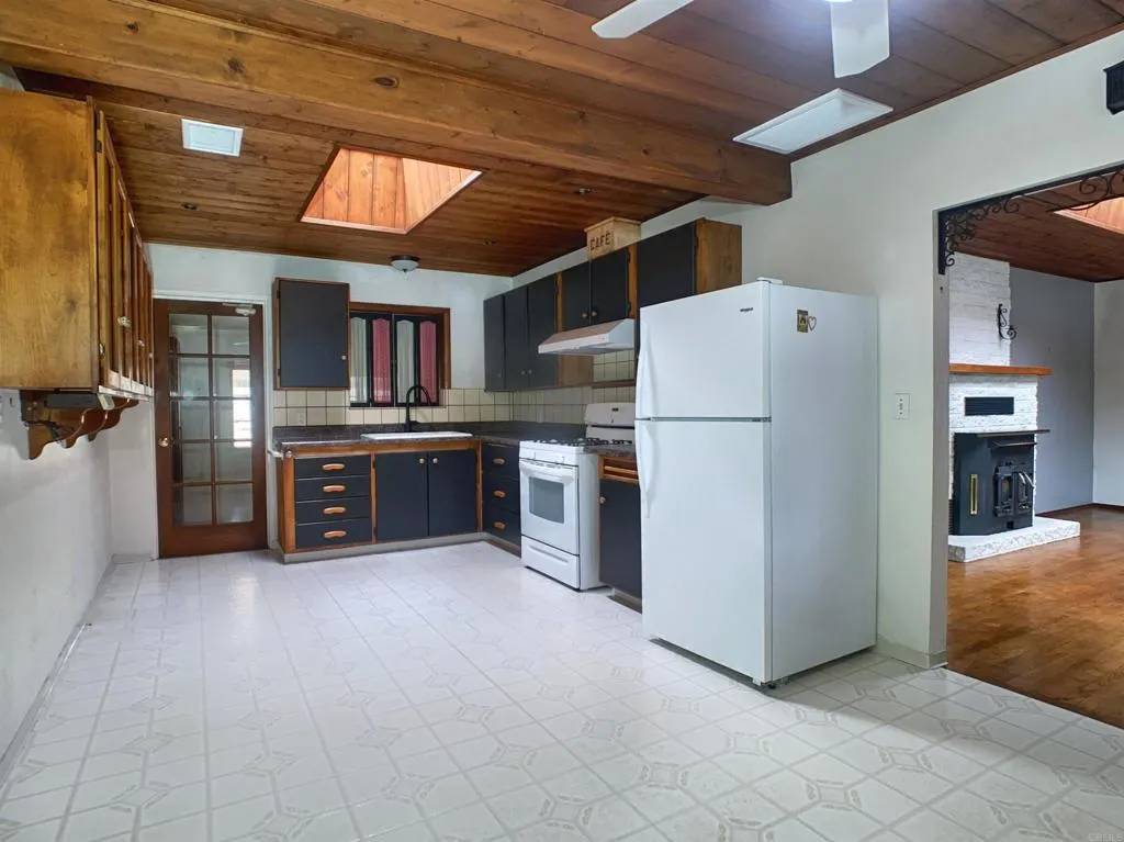 https://cdn.realtyfeed.com/cdn/127/306794494/8c340e8450a7c988398699c3c1f144ca.webp