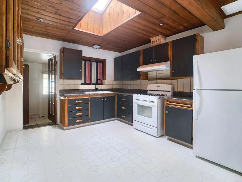 https://cdn.realtyfeed.com/cdn/127/306794494/f24e8c388fdb98b71d691e7a09320563.webp