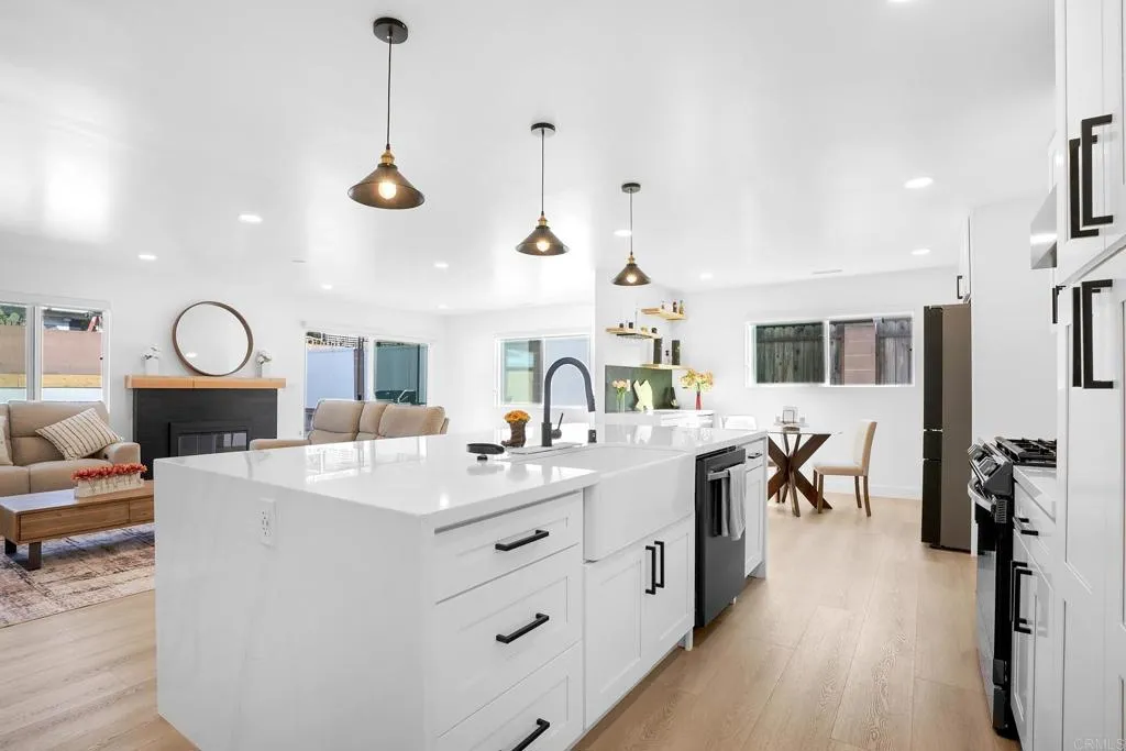 https://cdn.realtyfeed.com/cdn/127/306794730/9ac0dbb6ec617df5cb72ca28f0f770f3.webp