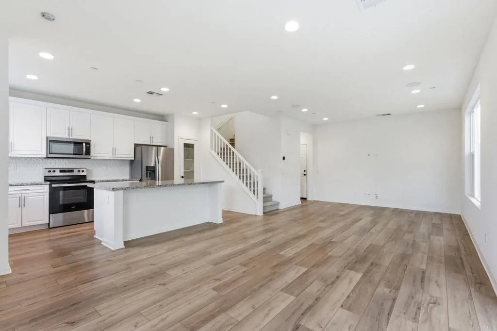 https://cdn.realtyfeed.com/cdn/127/306794743/376ef82b905b74129da1466e45acb08a.webp