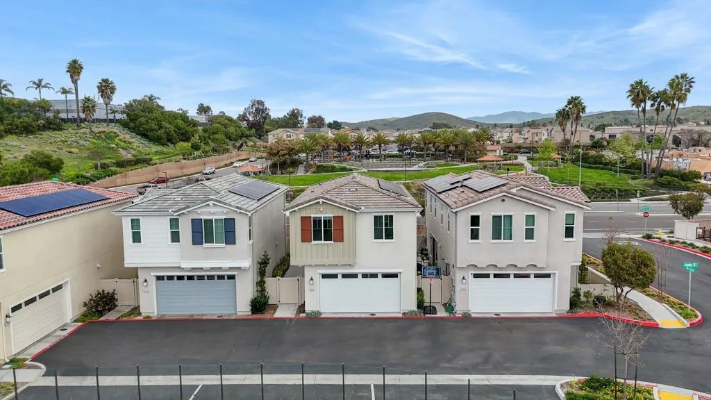 https://cdn.realtyfeed.com/cdn/127/306794743/f31ba715f5cce1f837c7bbd62885bc4b.webp