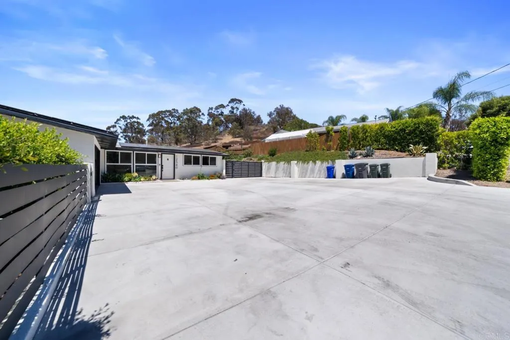 https://cdn.realtyfeed.com/cdn/127/306794864/cce13ea1b8d1b12fb4eb9cc7cbc75cc3.webp
