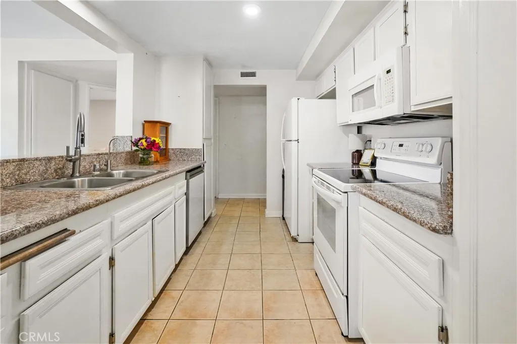 Photo #8: SW26180183 Listing: Photo #8